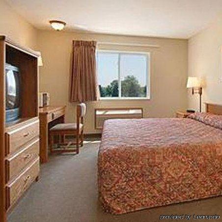Capri Inn & Suites - Beatrice الغرفة الصورة